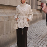 BE POWERFUL SHORT TRENCH COAT CREME - IMPERMEÁVEL