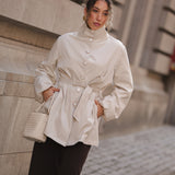 BE POWERFUL SHORT TRENCH COAT CREME - IMPERMEÁVEL