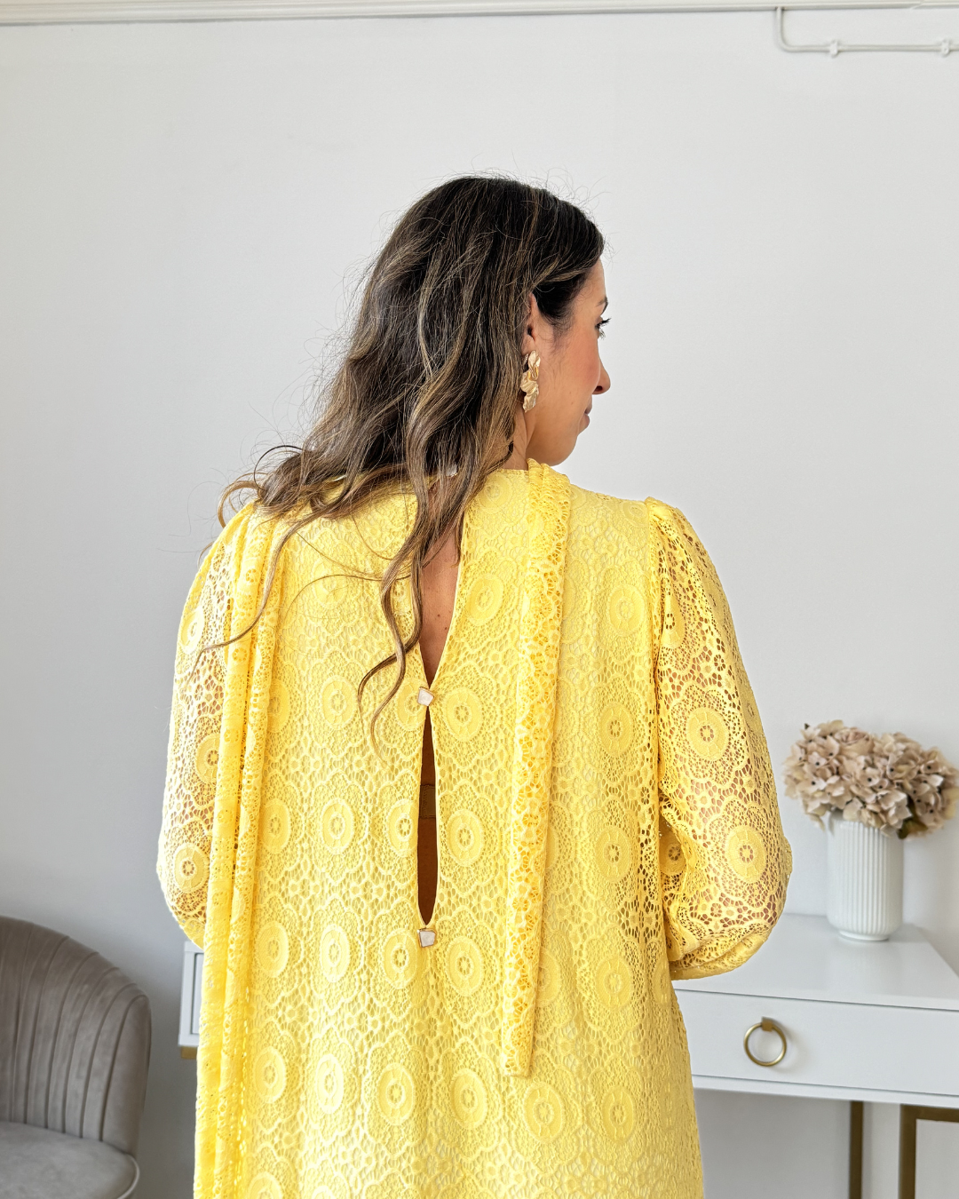 vestidoderendaamareloparabatizado